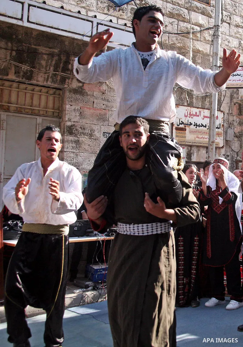Palestinians take part in Palestinian Heritage day festival in the West Bank city of Hebron on October 07,2010. the festival was organized by Hebron rehabilitation committee and this festival is a part of Amar Ya Baladna...