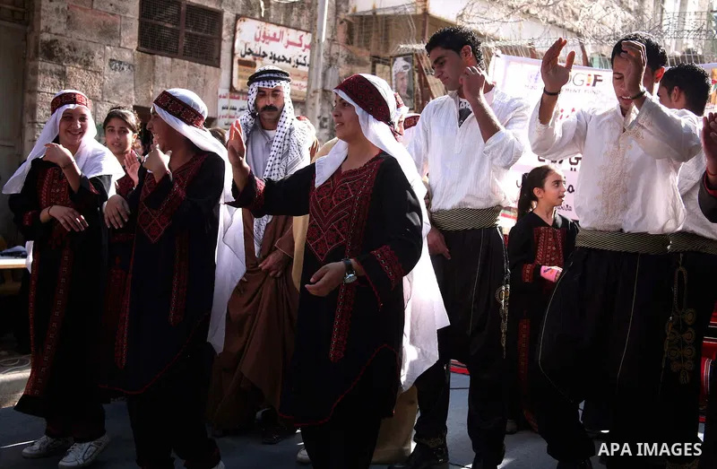 Palestinians take part in Palestinian Heritage day festival in the West Bank city of Hebron on October 07,2010. the festival was organized by Hebron rehabilitation committee and this festival is a part of Amar Ya Baladna...