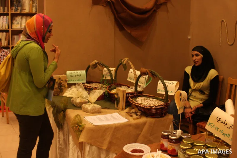 Palestinians shop in the exhibition "our product first" in the West Bank city of Ramallah, on Oct. 18, 2010. Photo by Issam Rimawi