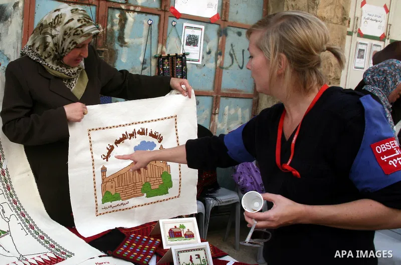 Palestinians take part in the Traditional Food Festival in the West Bank city of Hebron on October 19,2010. The festival was organized by Hebron rehabilitation committee and this festival is a part of Amar Ya Baladna cam...