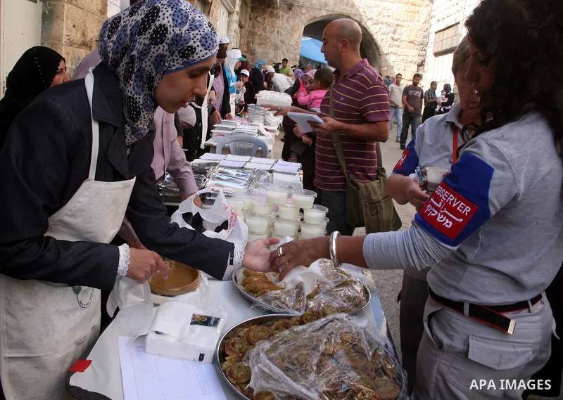 Palestinians take part in the Traditional Food Festival in the West Bank city of Hebron on October 19,2010. The festival was organized by Hebron rehabilitation committee and this festival is a part of Amar Ya Baladna cam...