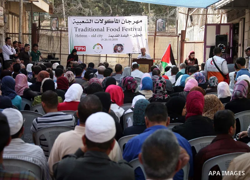Palestinians take part in the Traditional Food Festival in the West Bank city of Hebron on October 19,2010. The festival was organized by Hebron rehabilitation committee and this festival is a part of Amar Ya Baladna cam...