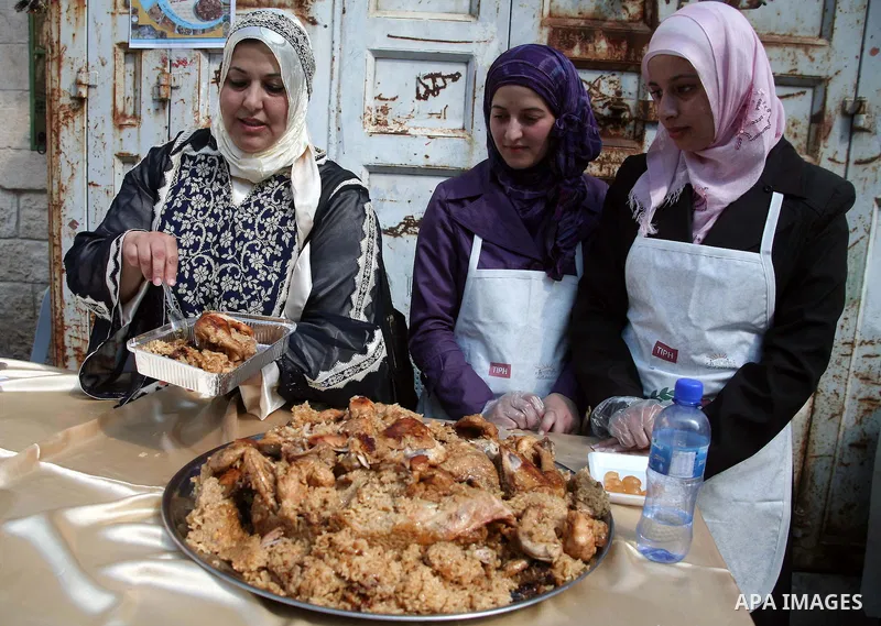 Palestinians take part in the Traditional Food Festival in the West Bank city of Hebron on October 19,2010. The festival was organized by Hebron rehabilitation committee and this festival is a part of Amar Ya Baladna cam...