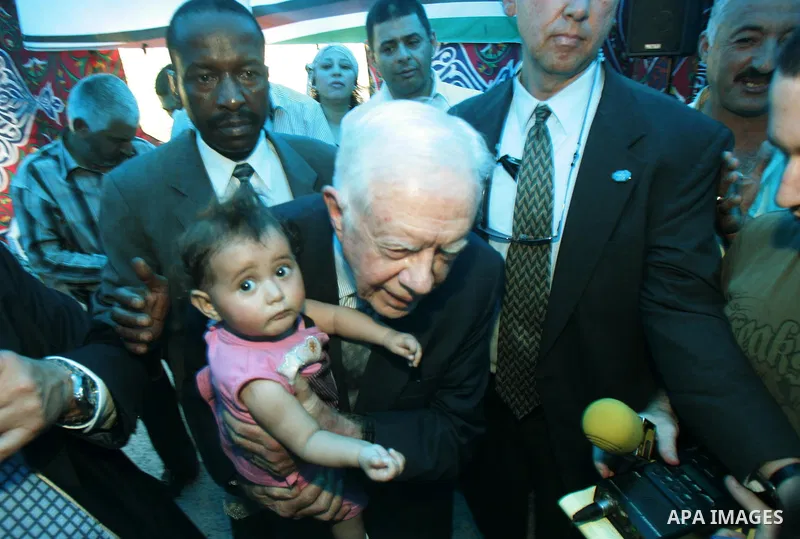Members of the Elders Delegation, former US president Jimmy Carter, former Irish president Mary Robinson and Ela Bhatt ,leader of international labour, cooperative, women, and micro-finance movements, visit the flashpoin...