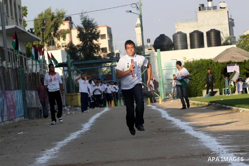 Palestinians attend the athlete race candidate to enter the Guinness Book ,in Gaza City on Oct. 31,2010 . "GAZA 100" aspire to has more than 2000 contestant to enter the Guinness Book of Records .This effectiveness of a...