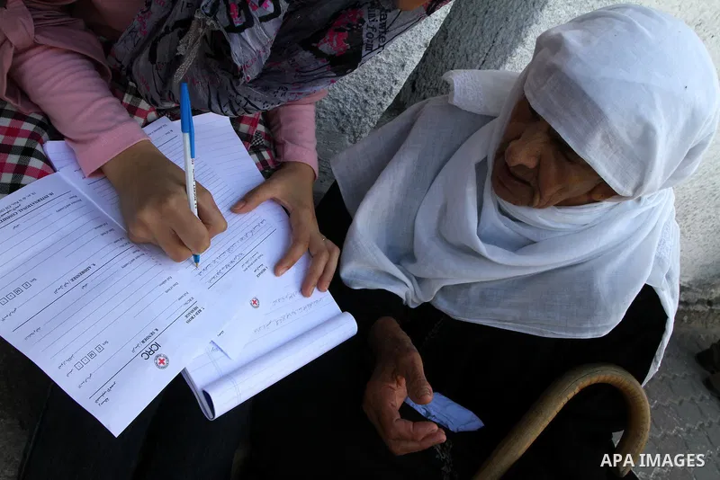 Palestinian women write a message to her jailed relatives during a protest calling for the release of Palestinian prisoners from Israeli jails at the Red Cross office in Gaza City on November 1,2010 . Photo by Ashraf Amr...