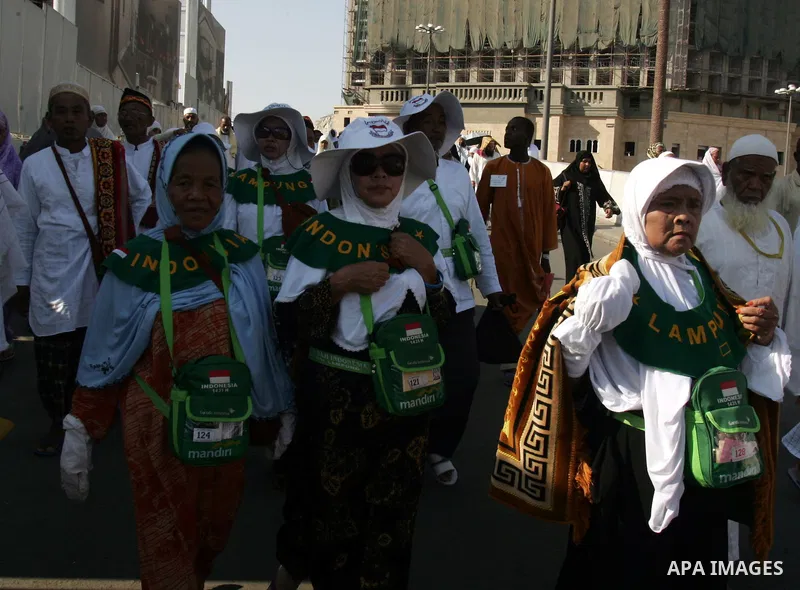 Muslim pilgrims walk outside the Grand Mosque during the annual Hajj in Mecca, Saudi Arabia, Nov 7, 2010. Some 2.5 million Muslims from more than 160 countries converge annually on the Islamic cities of Mecca and Medina...