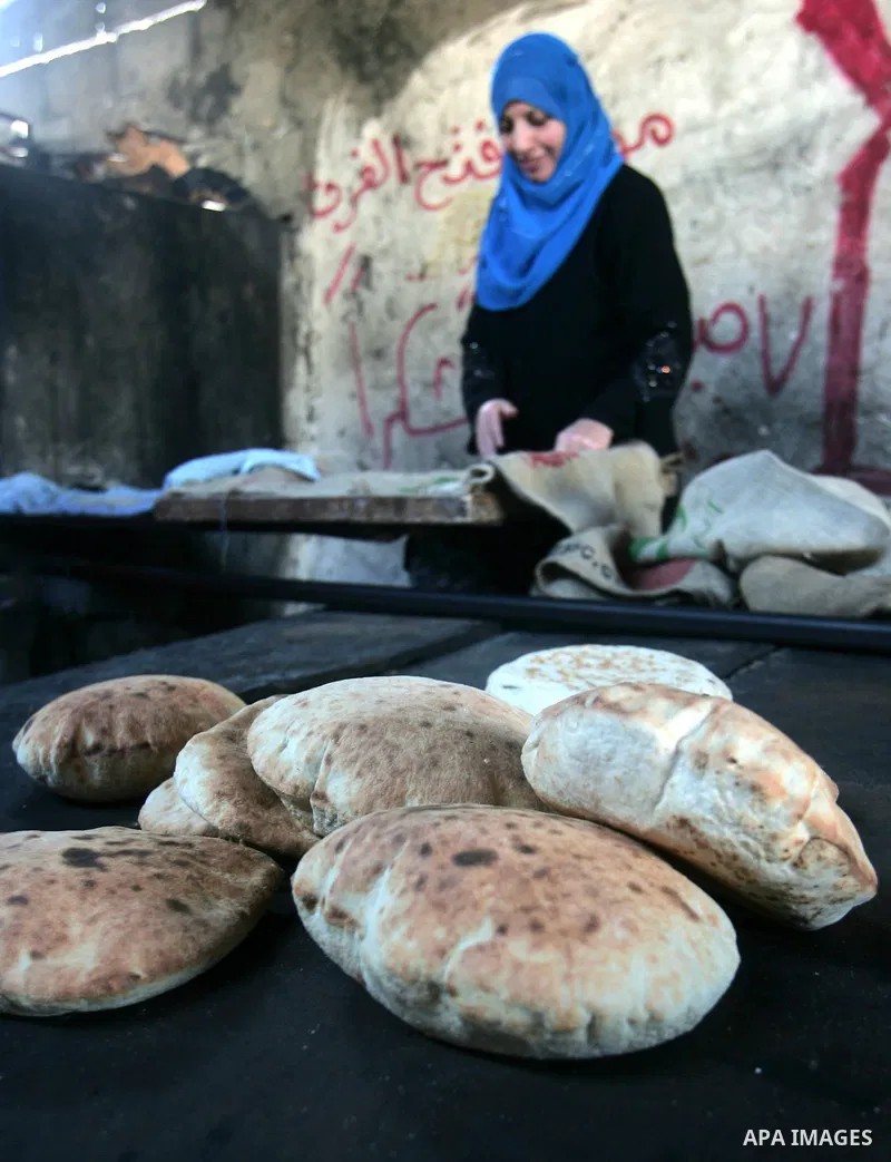 A Palestinian women arrange the loaves of bread at a traditional bakery in southern Gaza Strip town of Rafah , Nov. 9,2010 . Photo By Khaled Khaled
