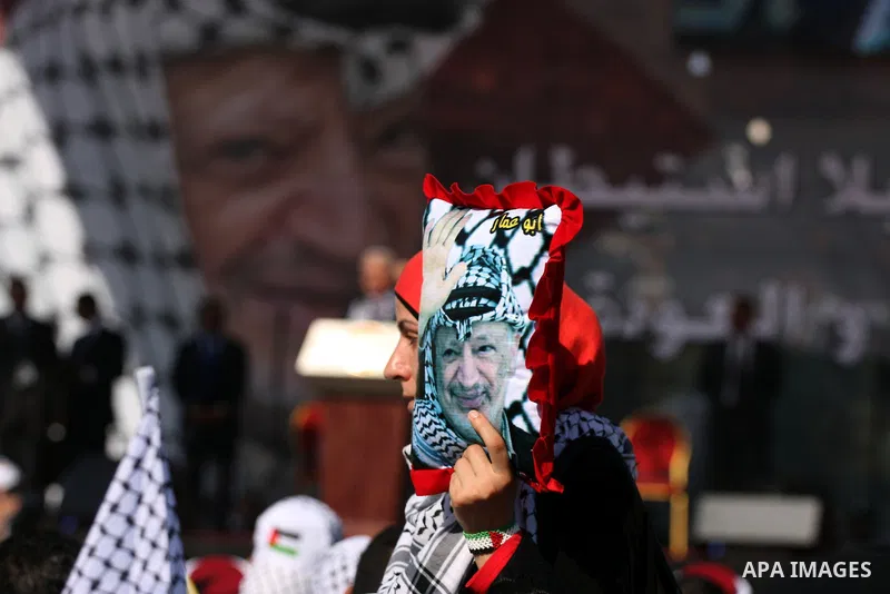 Thousands attend the sixth anniversary of the death of the Late Palestinian leader Yasser Arafat, on 11 November 2010, next to Arafat's grave in the West bank town of Ramallah. Arafat, who spearheaded the Palestinian cau...