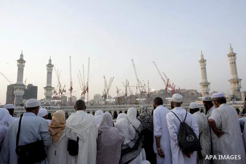 Muslim pilgrims walk outside the Grand Mosque during the annual Hajj in Mecca, Saudi Arabia, Nov 13, 2010. Some 2.5 million Muslims from more than 160 countries converge annually on the Islamic cities of Mecca and Medina...