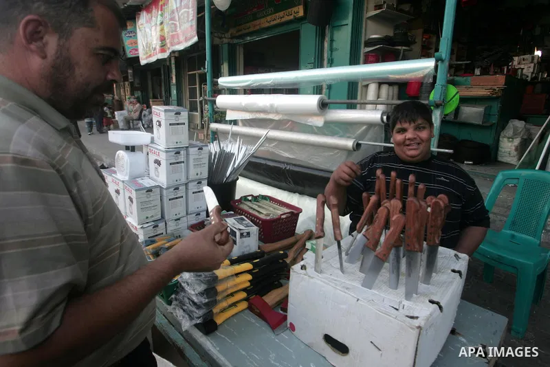 Palestinians shop at a market in the southern Gaza Strip town of Rafah on 14 November 2010, in preparation for the Muslim holiday of Eid al-Adha or the Feast of Sacrifice, which marks the end of the annual pilgrimage. Ph...