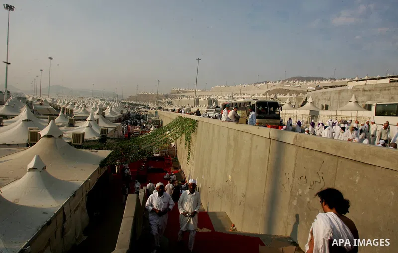 Muslim pilgrims after performing the "Jamarat" ritual, the symbolic stoning of Satan, in Mina near the holy city of Mecca on November 16, 2010 on the third day of the hajj, as Muslims worldwide marked the Eid al-Adha fes...