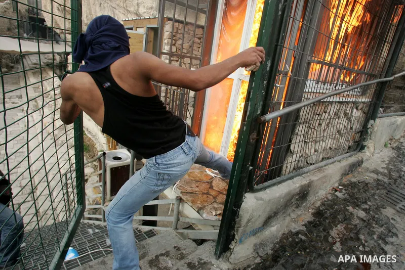 Palestinian youths hurl stones at Israeli soldiers during the clashes in the east Jerusalem neighborhood of Silwan after Friday prayers on Dec. 10, 2010. Photo by Mahfouz Abu Turk