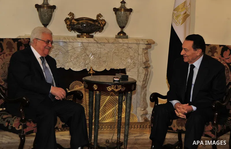 Palestinian President Mahmoud Abbas (Abu Mazen) meets with the Egyptian President Hosni Mubarak in Cairo on Dec 15,2010. Photo by Omar Rashidi