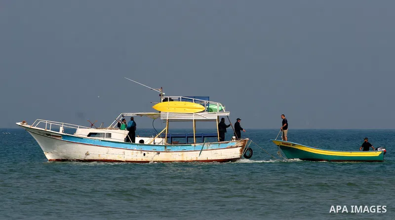 Members of Palestinian naval policemen preparing themselves to extract an ancient columns older than 1300 years belonging to palace from the Roman era in the port of Gaza City on Dec. 3,2010. Photo by Mohammed Asad