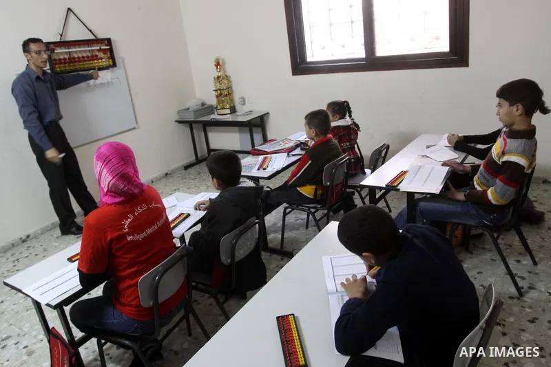 Palestinian school children attend a lesson at Intelligent Mental-Arithmetic school, in Gaza City on Jan. 3,2010. Photo by Mohammed Asad