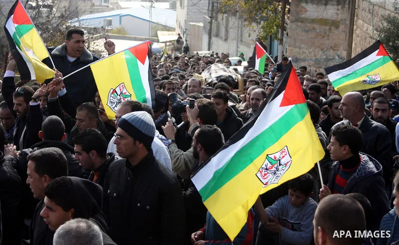 Palestinian mourners carry the body of Omar Qawasma a 67-year-old after he shot dead by Israeli troops and in Hebron on January 7, 2010. The Palestinian man was shot dead by Israeli soldiers during a raid in the West Ban...
