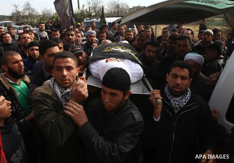 Palestinians carry the body of Islamic Jihad militant Mohammed Najjar during his funeral in Khan Younis in the southern Gaza Strip January 12, 2011. A missile fired by an Israeli aircraft killed the Palestinian militant...