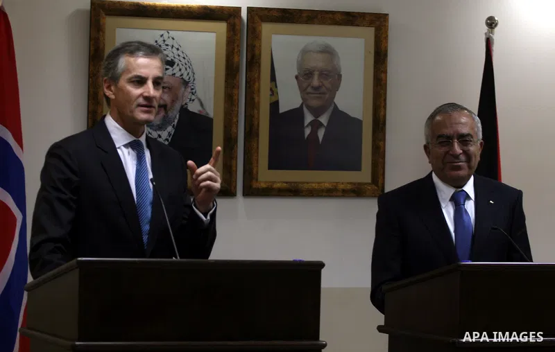 Palestinian Prime minister Salam Fayyad and Norway's Foreign Minister Jonas Gahr Stoere speak during a press conference in the West Bank city of Ramallah on January, 12, 2011. Photo by Issam Rimawi