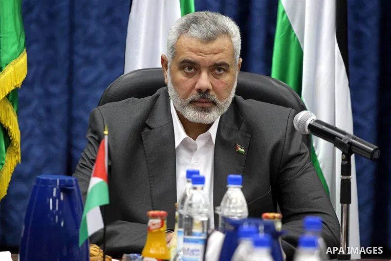 Palestinian Prime Minister in Gaza Strip, Ismail Haniyeh meets with the security officials in Gaza city on Jan. 13,2011. Photo by Mohammed Asad