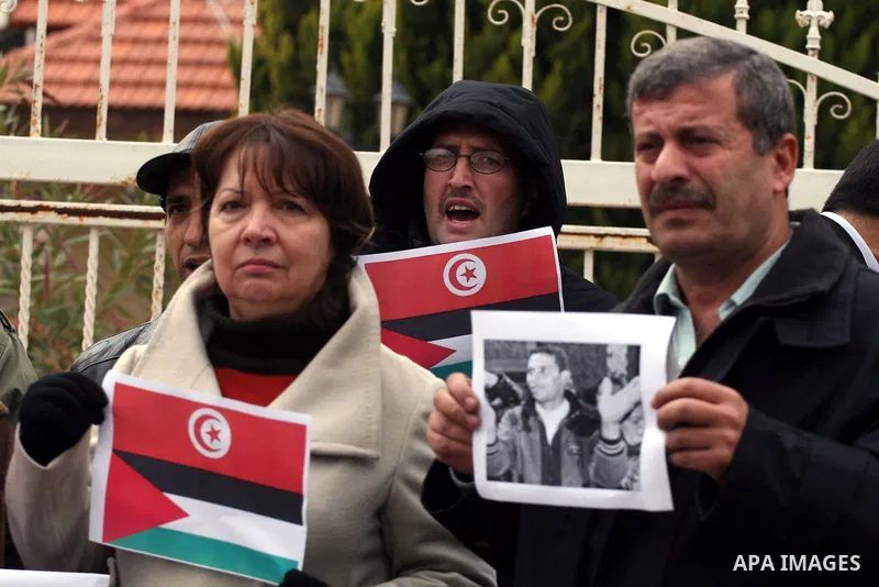 Palestinian demonstrators take part in a protest in solidarity with the Tunisian people in front of the Tunisian Embassy in the West Bank city of Ramallah January 15, 2011. The protest confirmed that the two peoples, Pal...