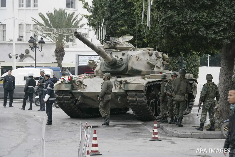 A military tank is seen in the streets of Tunis, Tunisia, 18 January 2011. Tunisian protesters called for the abolition of ousted president Zine El Abidine Ben Ali's ruling party on January 17 amid a chaotic power vacuum...