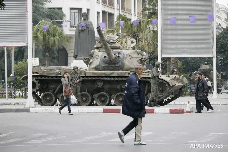 A military tank is seen in the streets of Tunis, Tunisia, 18 January 2011. Tunisian protesters called for the abolition of ousted president Zine El Abidine Ben Ali's ruling party on January 17 amid a chaotic power vacuum...