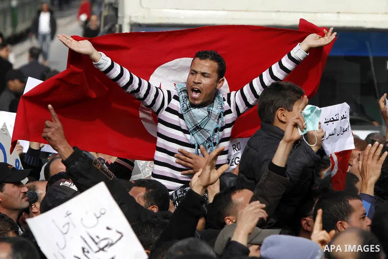 Tunisians take part in a protest calling the former ruling party the Constitutional Democratic Rally (RCD) to withdraw from the newly formed interim government in Tunis, Tunisia, 19 January 2011. Tunisia's transitional g...