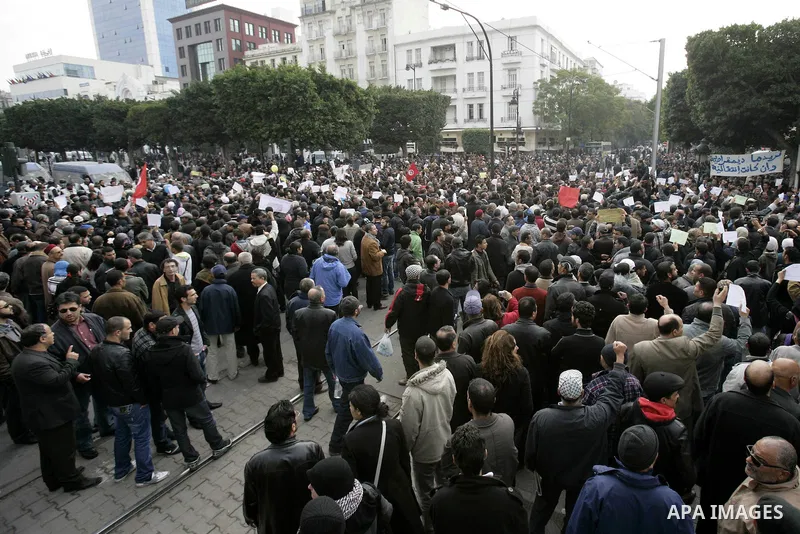 Tunisians take part in a protest calling the former ruling party the Constitutional Democratic Rally (RCD) to withdraw from the newly formed interim government in Tunis, Tunisia, 19 January 2011. Tunisia's transitional g...