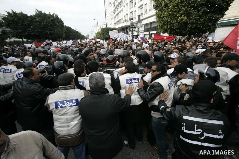 Tunisians take part in a protest in front of the headquarters of the Constitutional Democratic Rally (RCD) party of ousted president Zine al-Abidine Ben Ali during a demonstration in downtown Tunis, January 20, 2011. Tun...