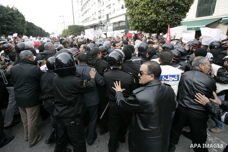 Tunisians take part in a protest in front of the headquarters of the Constitutional Democratic Rally (RCD) party of ousted president Zine al-Abidine Ben Ali during a demonstration in downtown Tunis, January 20, 2011. Tun...