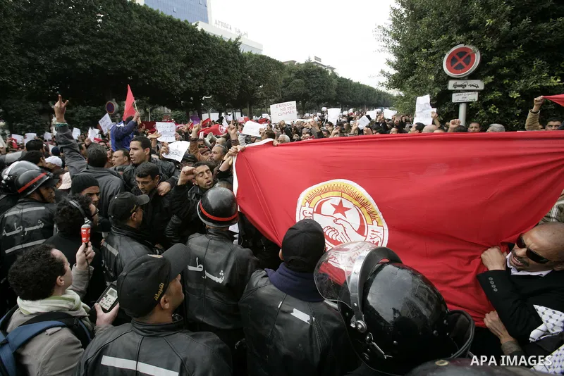 Tunisians take part in a protest in front of the headquarters of the Constitutional Democratic Rally (RCD) party of ousted president Zine al-Abidine Ben Ali during a demonstration in downtown Tunis, January 20, 2011. Tun...
