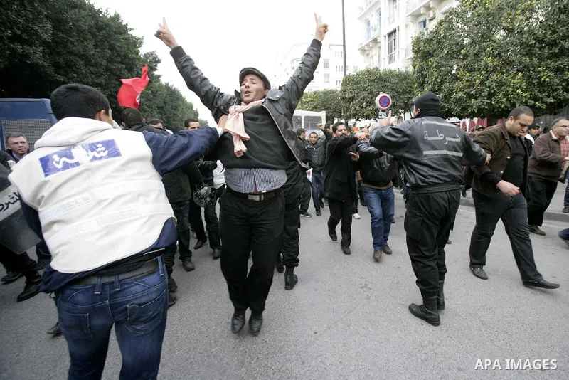 Tunisians take part in a protest in front of the headquarters of the Constitutional Democratic Rally (RCD) party of ousted president Zine al-Abidine Ben Ali during a demonstration in downtown Tunis, January 20, 2011. Tun...