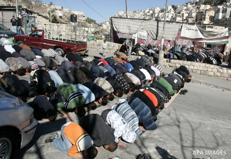 Palestinian Muslim worshipper attend Friday prayers near a protest tent in the mostly Arab neighbourhood of Silwan in east Jerusalem on Jan 21, 2011. Photo by Mahfouz Abu Turk