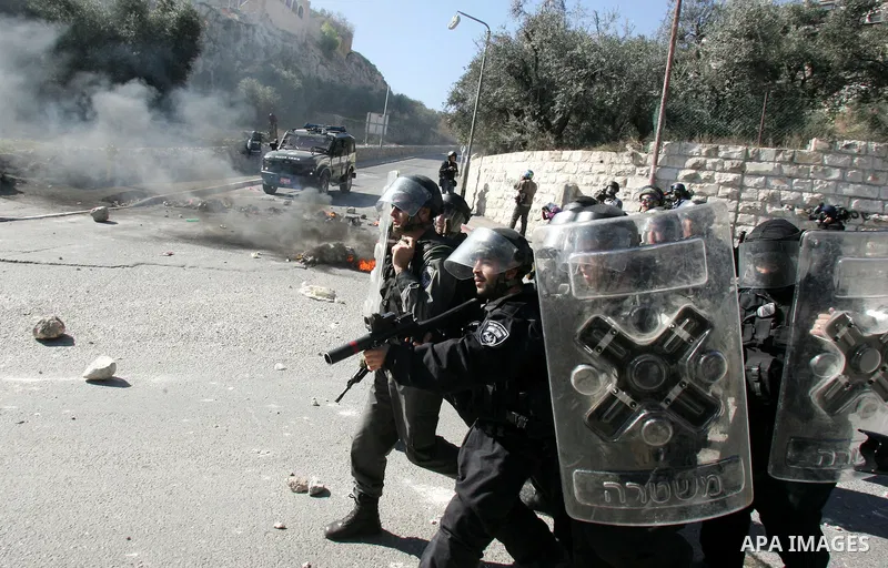 Israeli soldiers take position during clashes with Palestinian youths in the Arab east Jerusalem neighbourhood of Silwan on January 21, 2011. Photo by Mahfouz Abu Turk