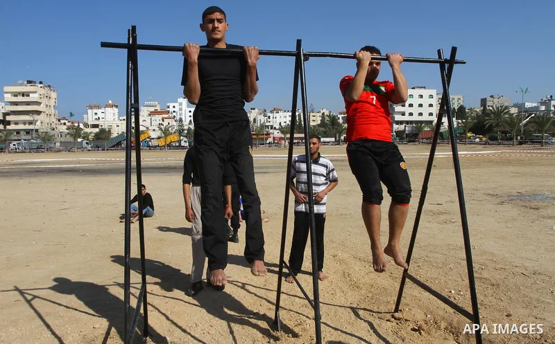 Palestinian candidates perform a physical test at a Hamas police recruitment center in Gaza City on January 22, 2011. Photo by Ashraf Amra