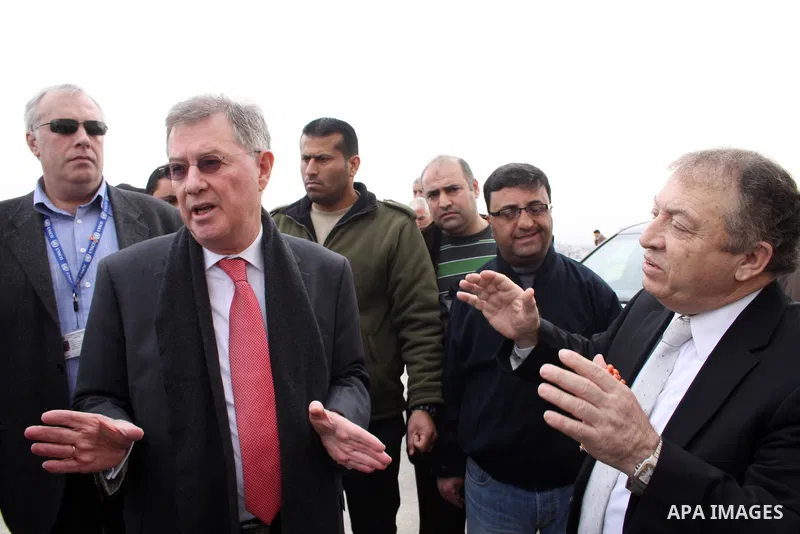 UN envoy for peace in the Middle East, Sri Robert speaks with Mayor of Hebron Khalid Osaily during his visit to the West Bank city of Hebron on January 25,2011. Photo by Najeh Hashlamoun