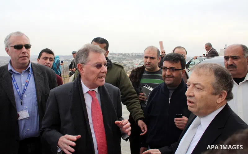UN envoy for peace in the Middle East, Sri Robert speaks with Mayor of Hebron Khalid Osaily during his visit to the West Bank city of Hebron on January 25,2011. Photo by Najeh Hashlamoun