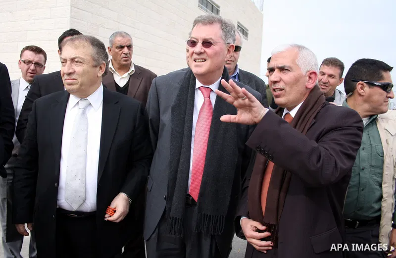 UN envoy for peace in the Middle East, Sri Robert speaks with Mayor of Hebron Khalid Osaily during his visit to the West Bank city of Hebron on January 25,2011. Photo by Najeh Hashlamoun