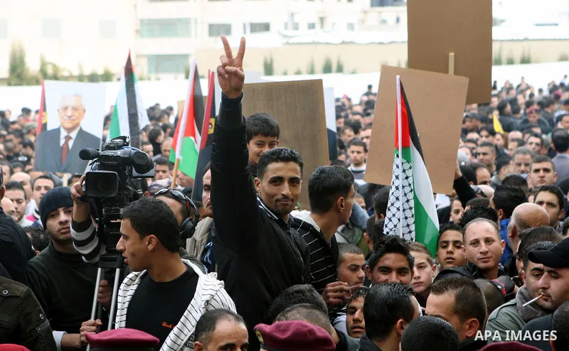 Palestinian President Mahmoud Abbas is welcomed by his supporters upon his arrival from Cairo at the West Bank city of Ramallah January 25, 2011. Abbas got a hero's welcome on Tuesday from thousands of Palestinians who d...