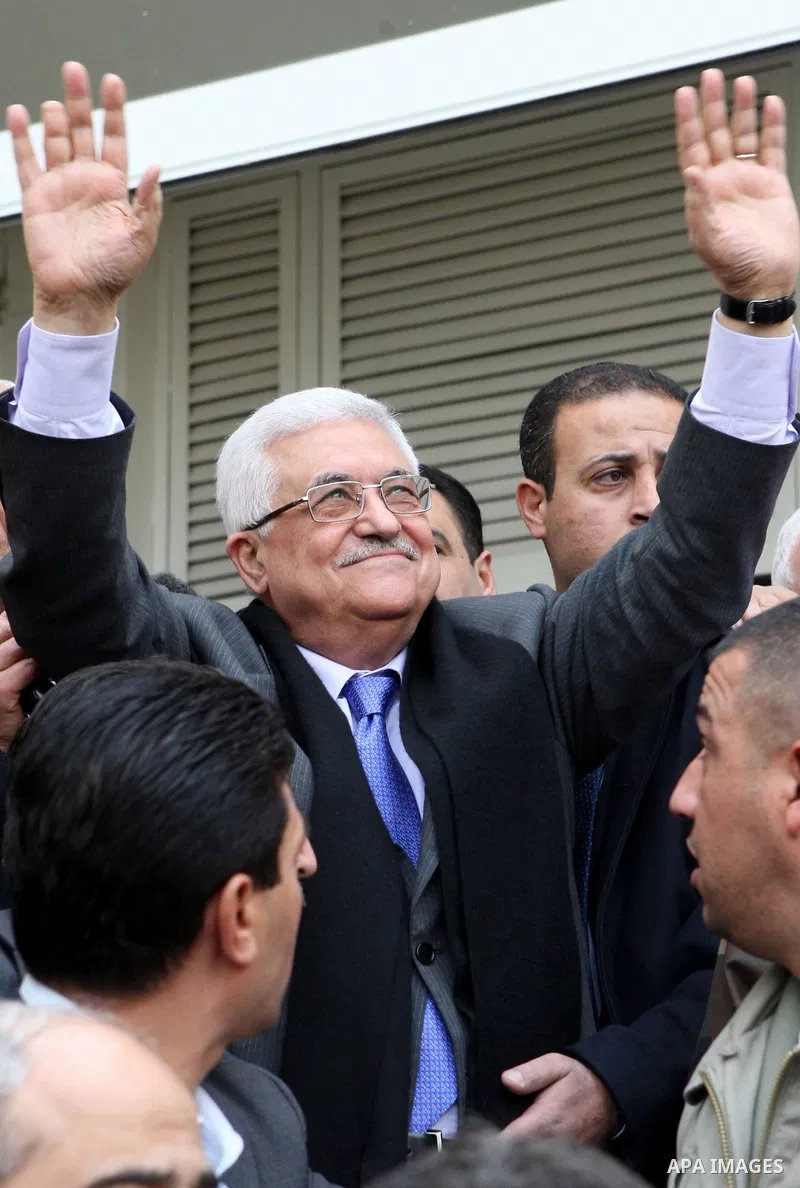 Palestinian President Mahmoud Abbas is welcomed by his supporters upon his arrival from Cairo at the West Bank city of Ramallah January 25, 2011. Abbas got a hero's welcome on Tuesday from thousands of Palestinians who d...