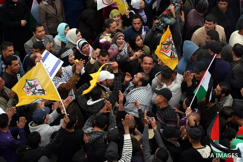 Palestinian President Mahmoud Abbas is welcomed by his supporters upon his arrival from Cairo at the West Bank city of Ramallah January 25, 2011. Abbas got a hero's welcome on Tuesday from thousands of Palestinians who d...