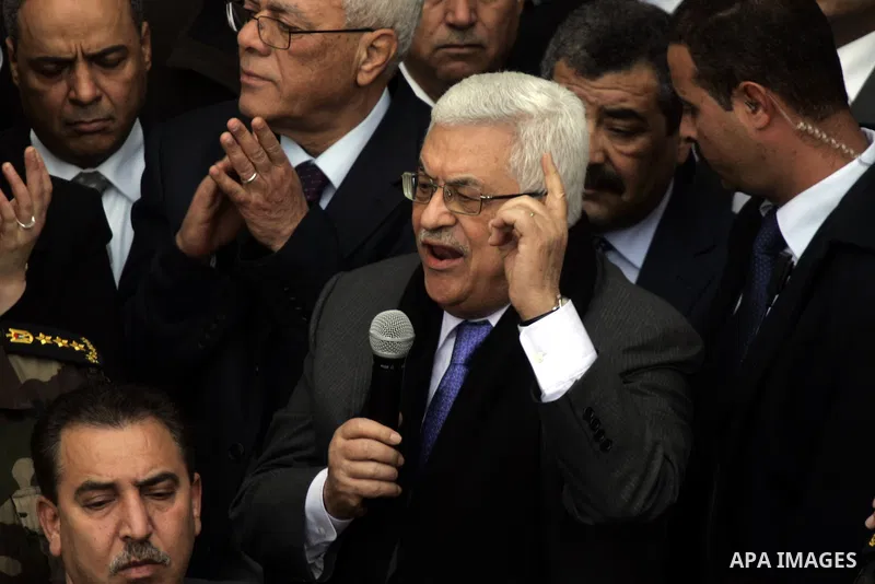 Palestinian President Mahmoud Abbas is welcomed by his supporters upon his arrival from Cairo at the West Bank city of Ramallah January 25, 2011. Abbas got a hero's welcome on Tuesday from thousands of Palestinians who d...