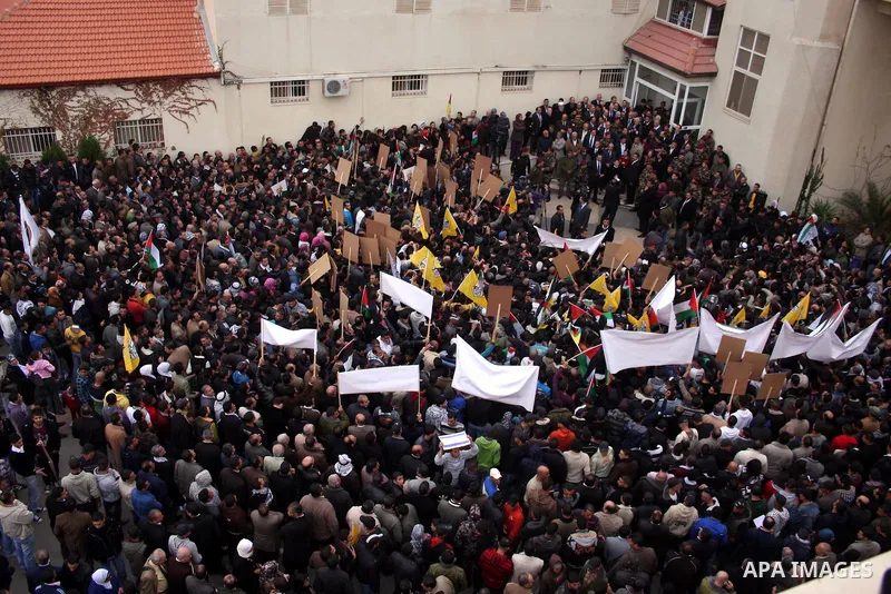 Palestinian President Mahmoud Abbas is welcomed by his supporters upon his arrival from Cairo at the West Bank city of Ramallah January 25, 2011. Abbas got a hero's welcome on Tuesday from thousands of Palestinians who d...