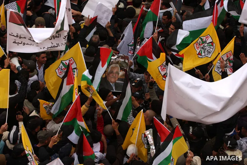Palestinian President Mahmoud Abbas is welcomed by his supporters upon his arrival from Cairo at the West Bank city of Ramallah January 25, 2011. Abbas got a hero's welcome on Tuesday from thousands of Palestinians who d...