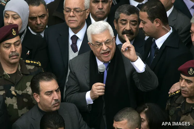 Palestinian President Mahmoud Abbas is welcomed by his supporters upon his arrival from Cairo at the West Bank city of Ramallah January 25, 2011. Abbas got a hero's welcome on Tuesday from thousands of Palestinians who d...