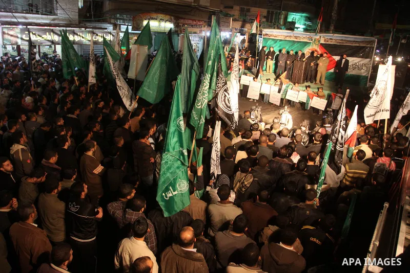 Palestinian Hamas supporters take part in a protest against the Palestinian Authority, in Gaza city on 25 January 2011. Palestinian negotiators privately agreed that only 10,000 refugees and their families, out of a tota...