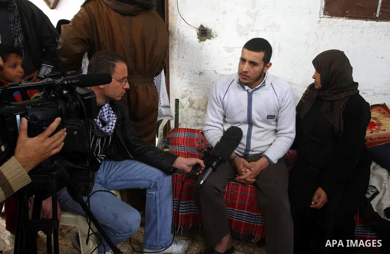 Hassan Weshah a political prisoner arrives to his home after he fled from the prison of Abu Zaabal in Egypt, in the Bureij refugee camp , Sunday, Jan. 30 , 2011. Photo by Ashraf Amra