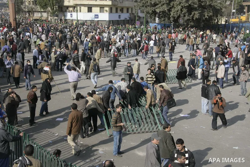 Pro and anti President Hosny Mubarak protesters clash at the Tahrir square, Cairo, Egypt, 02 February 2011. Media reports state on 02 February 2011 that clashes broke out in the main square of the Egyptian capital betwee...