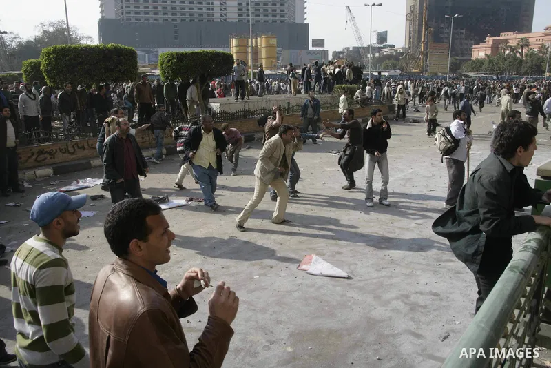 Pro and anti President Hosny Mubarak protesters clash at the Tahrir square, Cairo, Egypt, 02 February 2011. Media reports state on 02 February 2011 that clashes broke out in the main square of the Egyptian capital betwee...